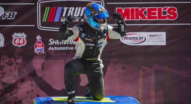Visit Triunfo para Juan A. Reyes en 7ª fecha de FB y BOHN Mikel’s Trucks celebrada en S.L.P. page