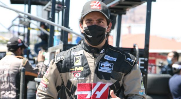 Visit Víctor Barrales Jr. triunfa en NASCAR México iRacing by TELCEL Charlotte page