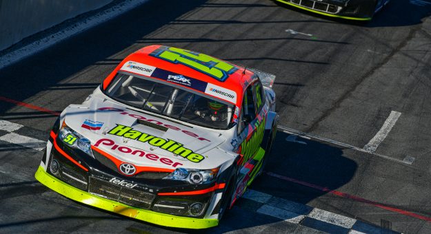 Visit Jake Cosío termina la temporada de NASCAR PEAK México en el Top 10 page