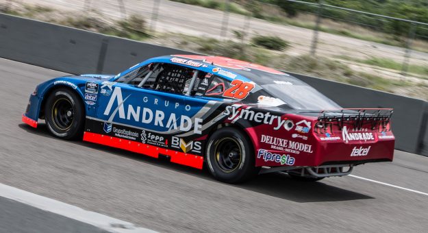 Visit Doble victoria para Alessandros Racing en Querétaro page