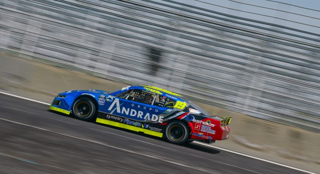 Visit Alessandros Racing y Noel León, imparables en la NASCAR Challenge, ganan la tercera al hilo page