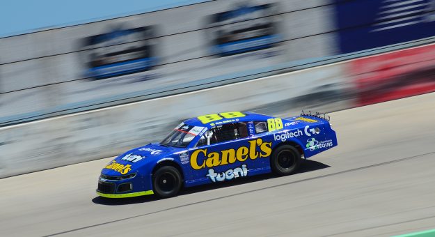 Visit Posterior a su triunfo, García Jr recupera el liderato de NASCAR PEAK page