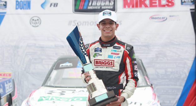 Visit Diego Ortíz domó el óvalo potosino para firmar su segundo triunfo del 2021 en la FB y BOHN Mikel’s Trucks page