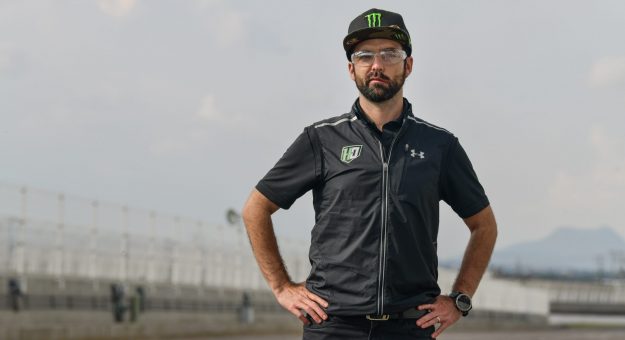 Visit Hugo Oliveras da ejemplo de determinación y pasión y correrá la final de NASCAR PEAK México Series page