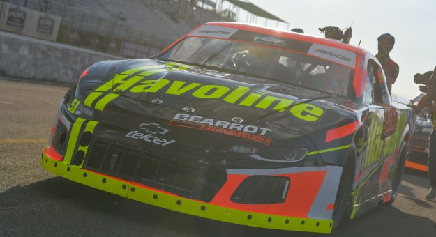 Visit Listo Jake Cosío para el NASCAR México Fan Fest 2021 page