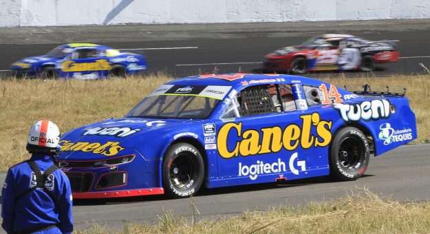 Visit Con luz encendida, Alex De Alba Jr. a la final de NASCAR Challenge en Puebla page
