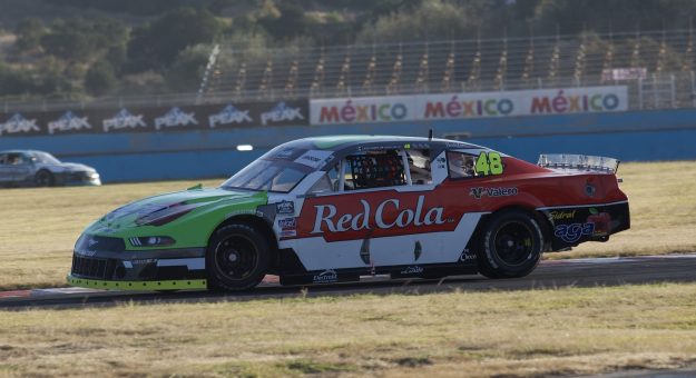 Visit Salvador de Alba ganó y acaricia la corona de la NASCAR PEAK page