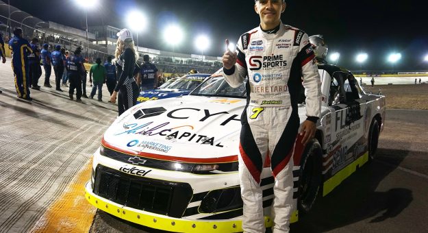 Visit TRABAJA XAVI RAZO DE FORMA EXTENSA PARA RECUPERAR POSICIONES EN NASCAR MÉXICO page