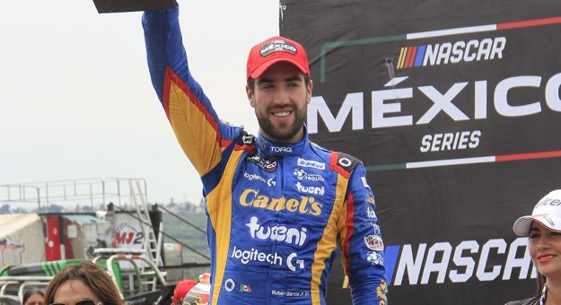 Visit GARCÍA JR. CONSIGUE EL 2° EN NASCAR GUADALAJARA, DE ALBA SUFRE FUERTE ACCIDENTE page