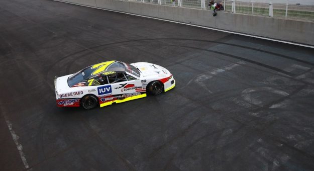 Visit RAZO SE IMPONE EN EL GRAN PREMIO RED COLA DE NASCAR MEXICO EN PUEBLA page