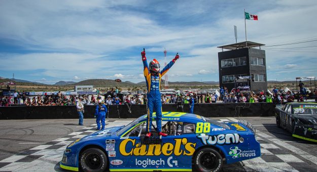 Visit MILES DE AFICIONADOS APLAUDIERON LA VICTORIA DE RUBEN GRACÌA JR. EN EL GRAN PREMIO NUS-KÀH DE NASCAR MEXICO page