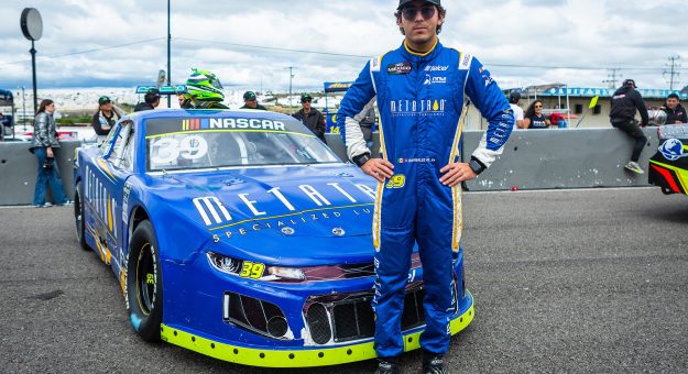 Visit VÍCTOR BARRALES JR., AL HERMANOS RODRÍGUEZ POR LA DÉCIMA FECHA DE NASCAR CHALLENGE page