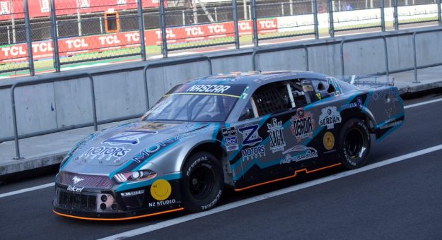 Visit DOBLE TOP 10 DEL Z MOTORS EN EL SPEEDFEST NASCAR MEXICO page