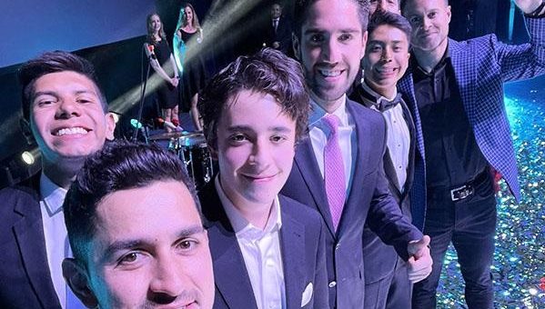 Visit RECIBEN PILOTOS DE ESCUDERÍA TELMEX TELCEL TROFEOS EN NOCHE DE CAMPEONES DE NASCAR MÉXICO page