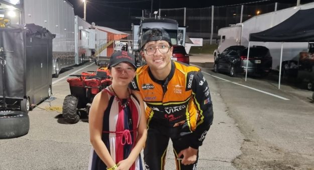 Visit EL PILOTO DE NASCAR CHALLENGE, ANDRIK DIMAYUGA, DEBUTÓ EN USA CON UN MERITORIO CUARTO PUESTO page