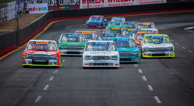 Visit CON BATALLA POR LA ZONA DE PLAYOFFS, REGRESA TRUCKS MÉXICO SERIES AL ÓVALO AGUASCALIENTES MÉXICO page