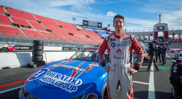 Visit ALEX DE ALBA Y EL ALESSANDROS RACING, SALIERON CON TOP-3 DE NASCAR MÉXICO EN EL MEMORIAL COLISEUM page
