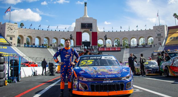 Visit EN EL MEMORIAL COLISEUM DE LOS ÁNGELES, JULIO REJÓN Y EL GGG RACING TEAM ACARICIARON TOP-10 DE NASCAR MÉXICO page
