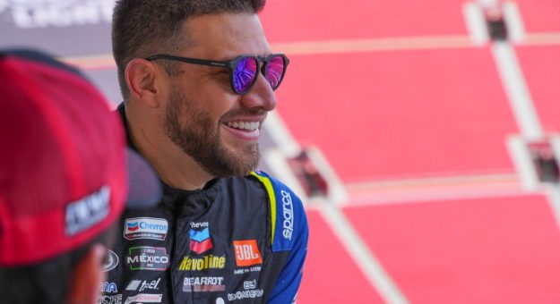 Visit IMPRESIONANTE CARRERA DE JAKE COSÍO EN LOS ÁNGELES page
