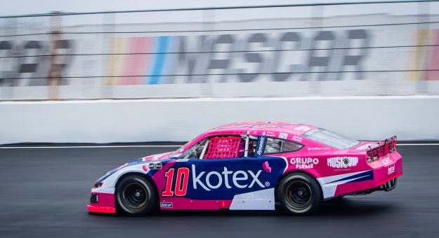 Visit DYNAMIC MOTORSPORTS Y REGINA SIRVENT, A LA CARRERA NOCTURNA DE NASCAR MÉXICO SERIES EN CHIHUAHUA page