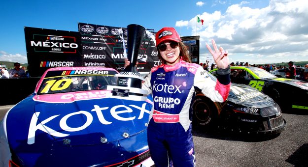 Visit REGINA SIRVENT ESCRIBIÓ HISTORIA EN EL SÚPER ÓVALO POTOSINO, SIENDO LA PRIMERA MUJER EN SUBIR AL PODIO DE NASCAR CHALLENGE page