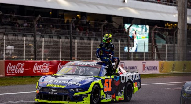 Visit PODIO PARA JAKE COSÍO EN LA GRAN FINAL DE NASCAR MÉXICO page