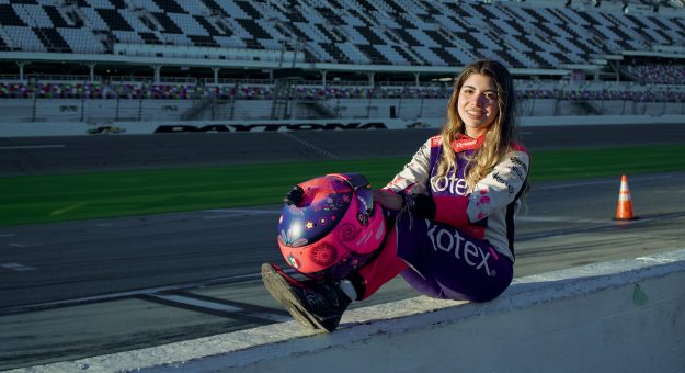 Visit RESPALDADA “POR AMOR A PUEBLA”, REGINA SIRVENT HARÁ HISTORIA EN MICHIGAN: LA PRIMERA MEXICANA EN DEBUTAR EN ARCA MENARDS SERIES page