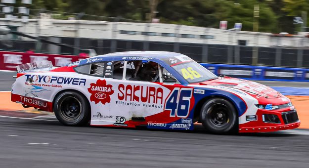 Visit CONSIGUE IRWIN VENCES TOP TEN EN LA NASCAR MÉXICO CITY WEEKEND page