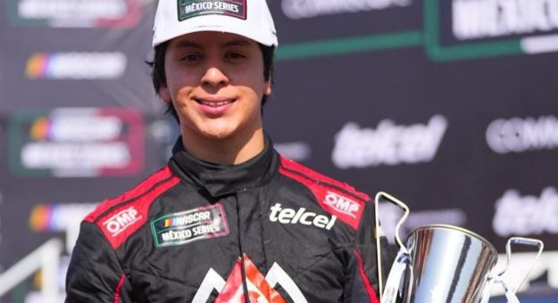 Visit HELIO MEZA SE UNE A ESCUDERÍA TELMEX-TELCEL page