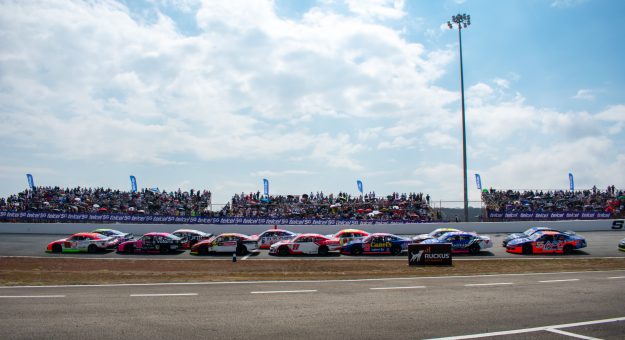 Visit EL CONTINGENTE DE NASCAR MÉXICO SERIES RECORRERÁ APROXIMADAMENTE TRES VECES EL DIÁMETRO DE LA TIERRA PARA LA TULUM 100 page