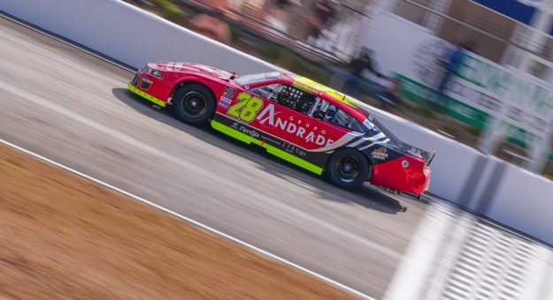 Visit ALESSANDROS RACING CON MALETAS LISTAS PARA CONQUISTAR TULUM page